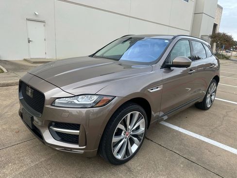 Used 2017 Jaguar F-PACE R-Sport image 1