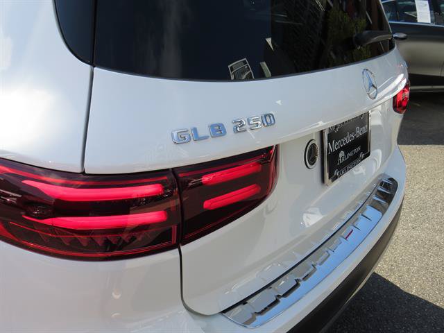 Used 2026 Mercedes-Benz GLB 250 4MATIC image 32