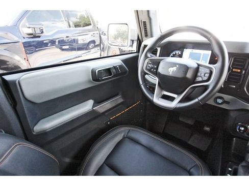 Used 2023 Ford Bronco Badlands AWD/4WD image 6