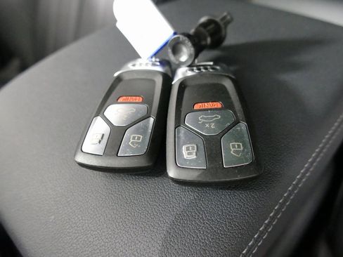 Used 2023 Audi Q5 2.0T Premium w/ Convenience Package image 12