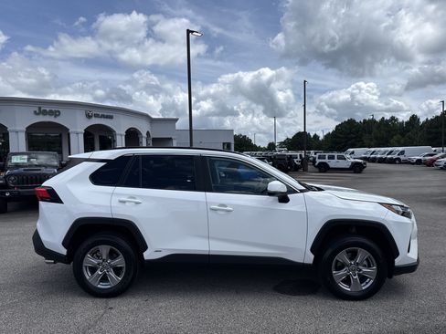 Used 2024 Toyota RAV4 XLE AWD/4WD image 8