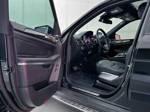 Used 2017 Mercedes-Benz GLS 550 4MATIC w/ Driver Assistance Package image 16