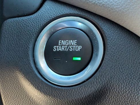 Used 2020 Chevrolet Equinox LS image 19