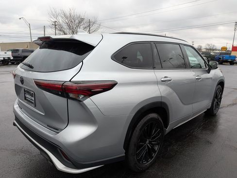 Used 2024 Toyota Highlander XSE image 7