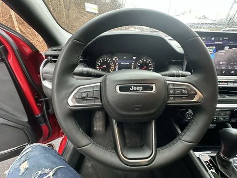 Used 2023 Jeep Compass Limited image 13