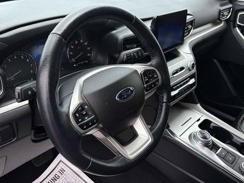 Certified 2022 Ford Explorer XLT w/ Equipment Group 202A AWD/4WD image 3