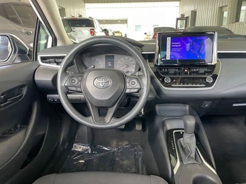 Used 2025 Toyota Corolla LE image 31