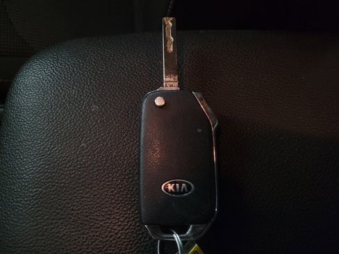 Used 2019 Kia Forte LXS FWD image 32