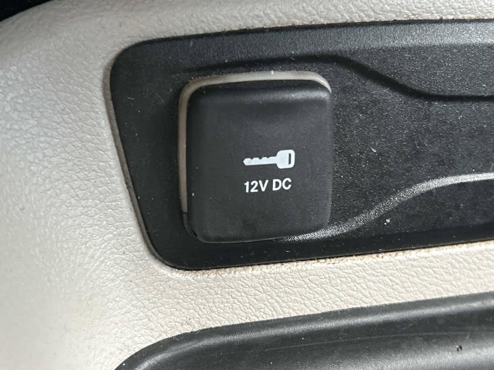 Used 2024 Chrysler Pacifica Touring-L FWD image 31