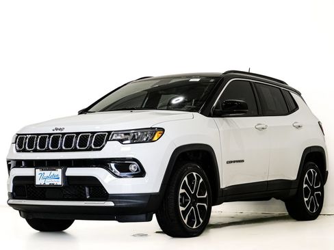 Used 2023 Jeep Compass Limited w/ Sun and Sound Group AWD/4WD image 3