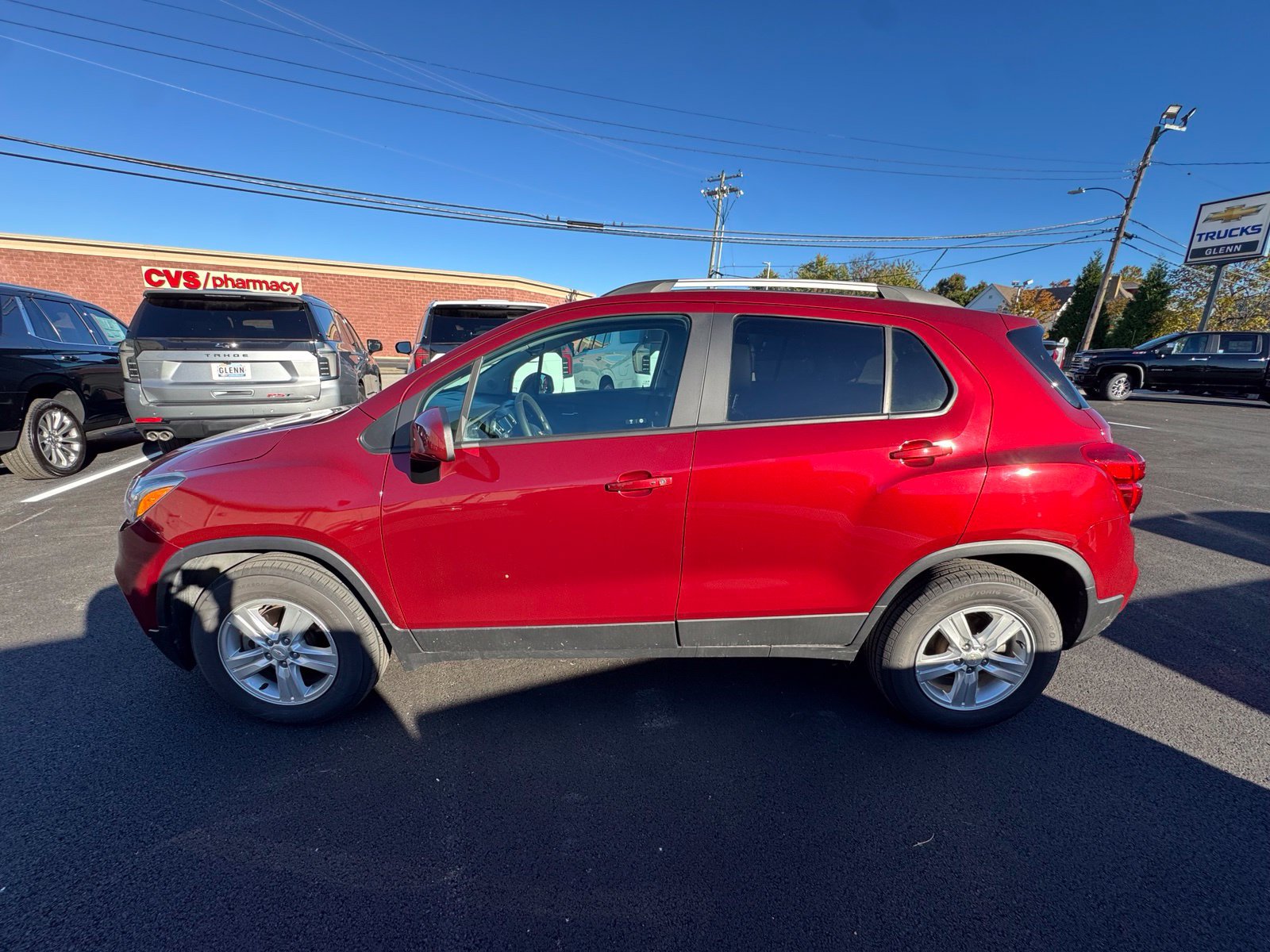 Used 2022 Chevrolet Trax LT w/ LT Convenience Package AWD/4WD image 3