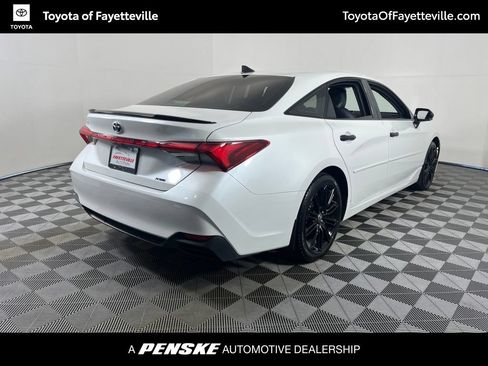 Used 2022 Toyota Avalon XSE FWD image 9