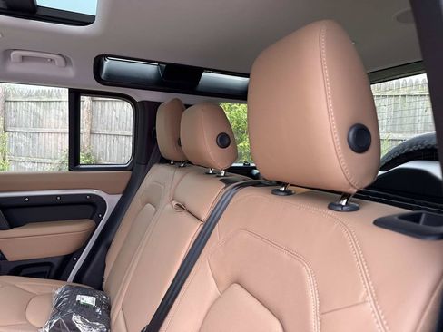 New 2026 Land Rover Defender 110 X-Dynamic SE AWD/4WD image 17