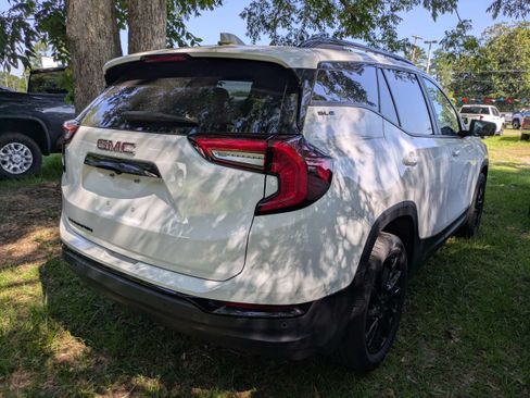 Used 2024 GMC Terrain SLE w/ Driver Convenience Package FWD image 5