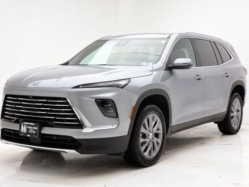 Used 2025 Buick Enclave Preferred image 2