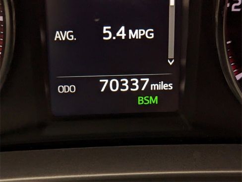 Used 2018 Toyota RAV4 SE image 27