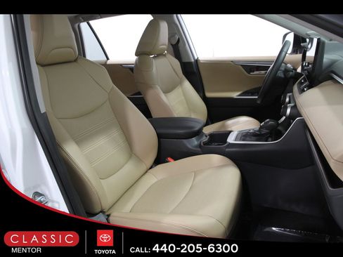 Used 2025 Toyota RAV4 Limited image 19