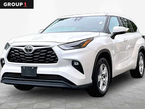 Used 2023 Toyota Highlander LE AWD/4WD image 1