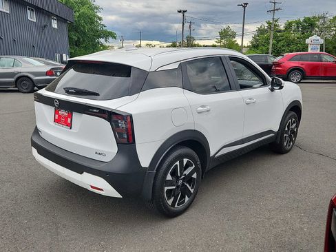 Used 2025 Nissan Kicks SV w/ SV Premium Package AWD/4WD image 4