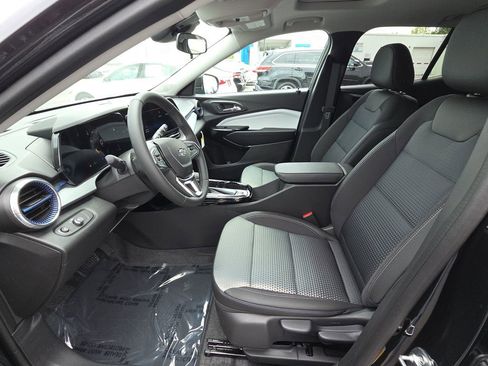 New 2026 Chevrolet Trax LT w/ Sunroof Package FWD image 15