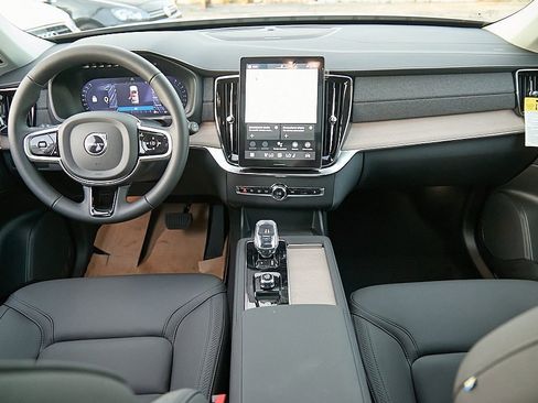 New 2026 Volvo XC90 B6 Plus w/ Protection Package Premier image 24