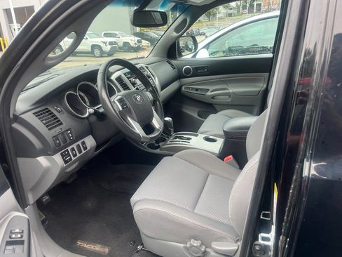 Used 2012 Toyota Tacoma 4x4 Access Cab V6 w/ TRD Sport Pkg image 5