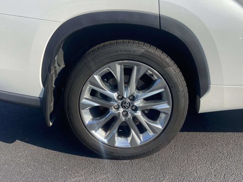 Used 2022 Toyota Highlander Limited AWD/4WD image 8