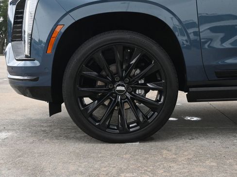 Certified 2026 Cadillac Escalade Platinum Sport w/ LPO, ONYX Package AWD/4WD image 28