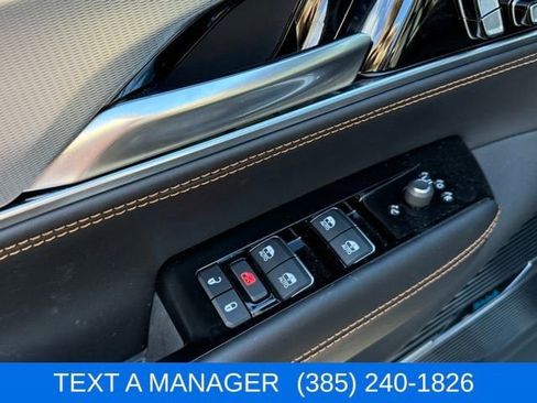 Used 2023 Jeep Grand Wagoneer Series III image 12