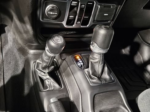 Used 2024 Jeep Wrangler Unlimited Sahara AWD/4WD image 32