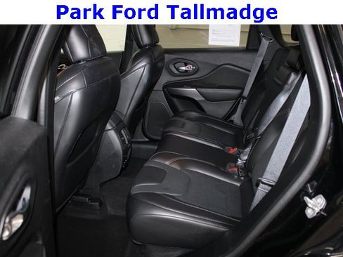 Used 2019 Jeep Cherokee Limited image 25