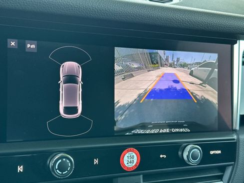 Certified 2025 Porsche Macan AWD/4WD image 22