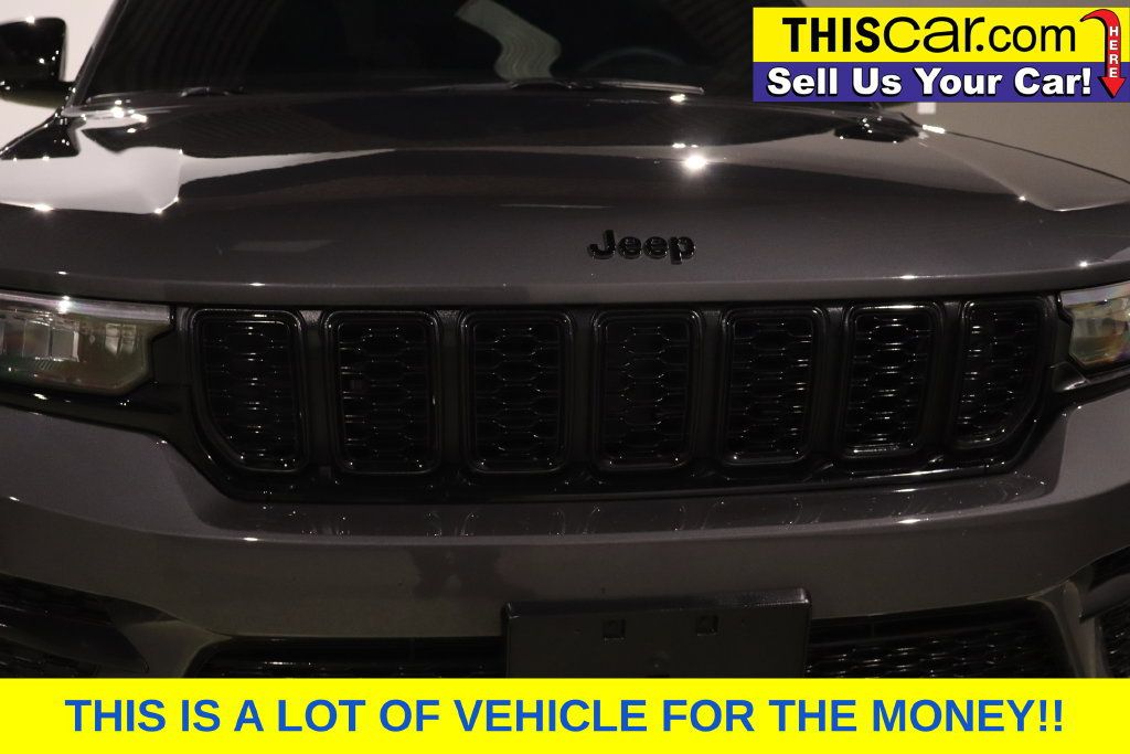 Used 2025 Jeep Grand Cherokee Laredo RWD image 14