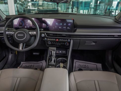 Used 2025 Hyundai Sonata SE FWD image 5