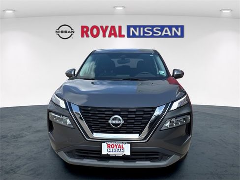 Used 2023 Nissan Rogue SV image 2