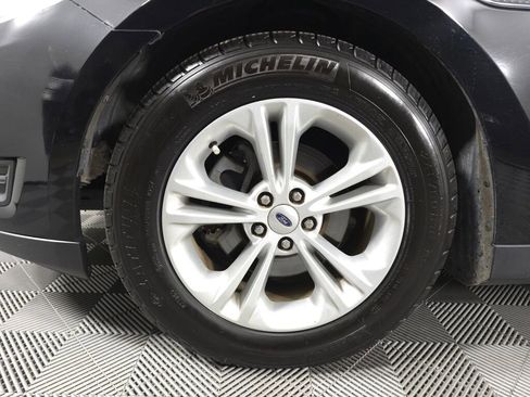 Used 2019 Ford Taurus SEL image 9