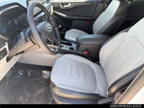 Used 2023 Ford Escape Platinum w/ Premium Technology Package AWD/4WD image 14
