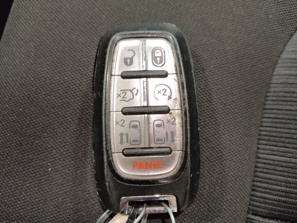 Used 2020 Chrysler Pacifica Touring FWD image 32
