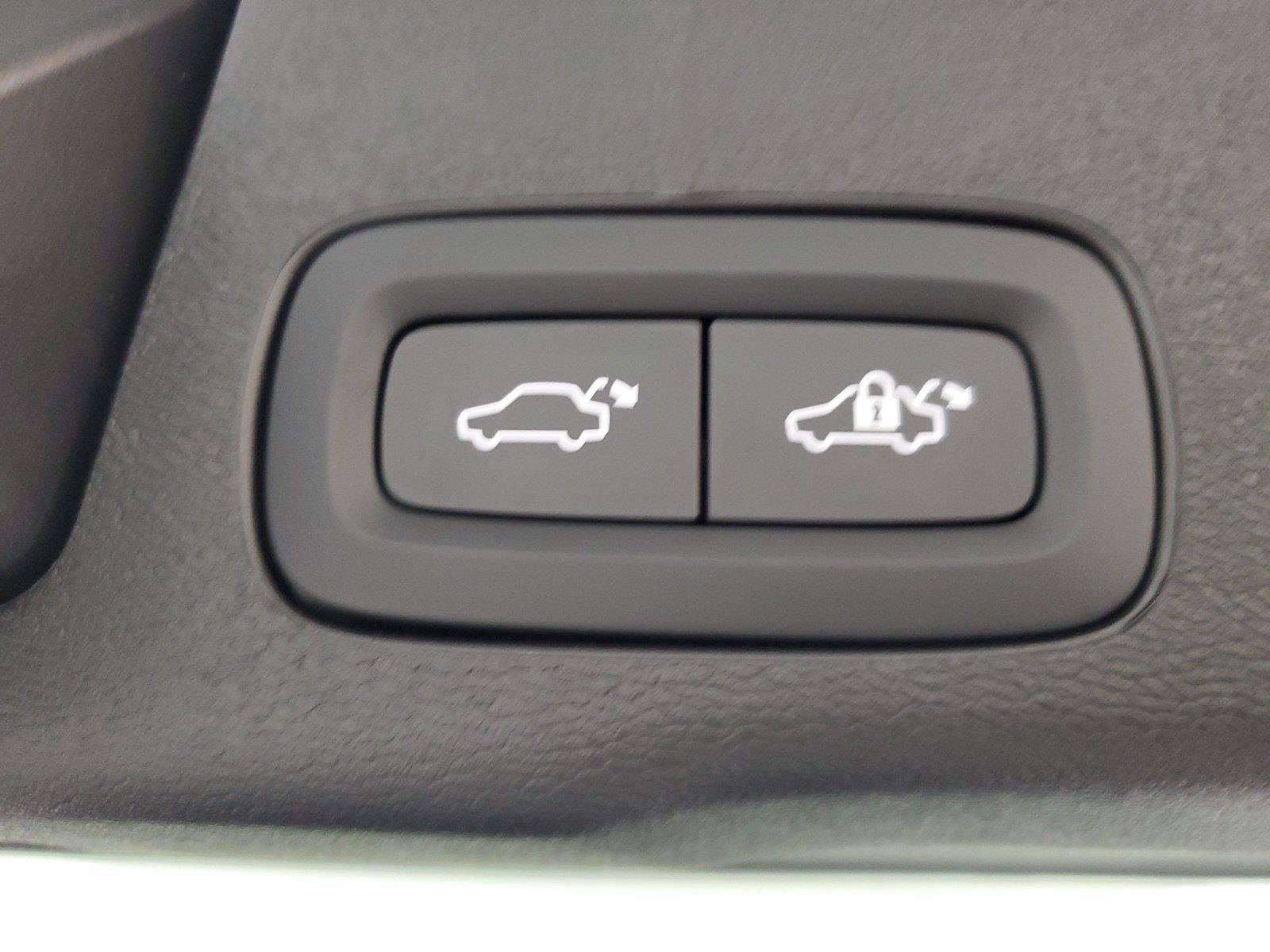 Certified 2026 Volvo XC60 B5 Core AWD/4WD image 10