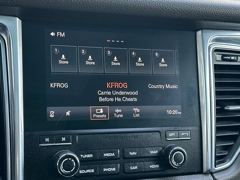 Used 2018 Porsche Macan image 24