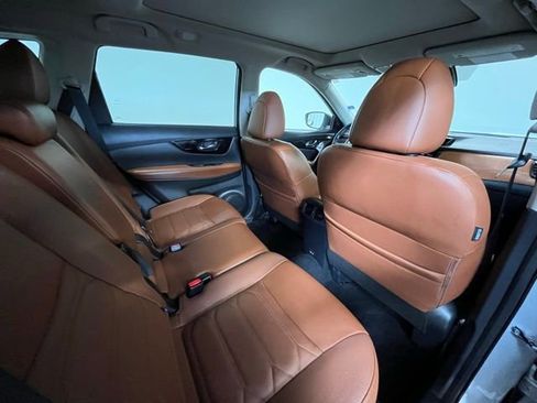 Used 2019 Nissan Rogue SL w/ Premium Package image 12