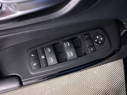 Used 2023 Jeep Cherokee Altitude Lux image 15