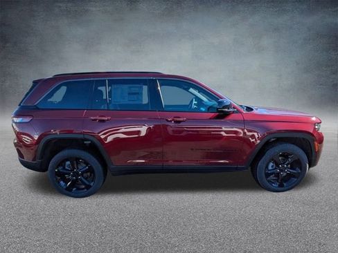 New 2026 Jeep Grand Cherokee Limited w/ Limited Altitude Package AWD/4WD image 2