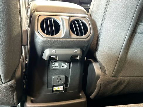 Used 2025 Jeep Wrangler Unlimited Sahara AWD/4WD image 30