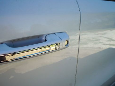 Used 2020 RAM 1500 Laramie image 11