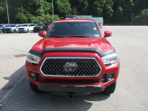 Used 2018 Toyota Tacoma TRD Off-Road AWD/4WD image 9