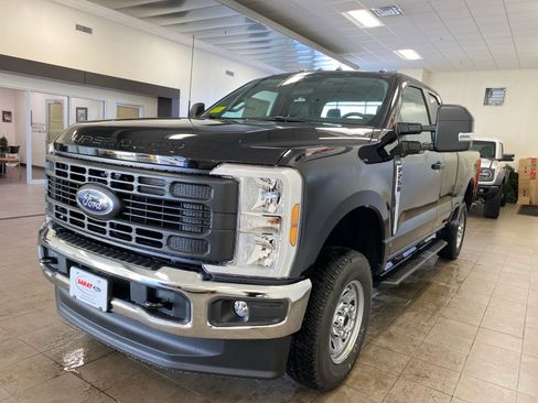 New 2026 Ford F250 XL w/ XL Chrome Package image 4