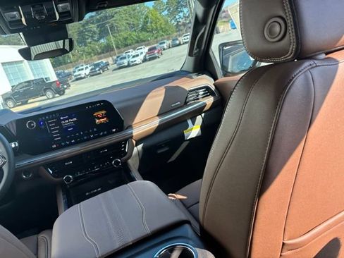 New 2026 Chevrolet Suburban High Country w/ Sun And Tow Package AWD/4WD image 20