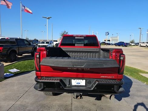 Used 2024 GMC Sierra 2500 AT4X image 9