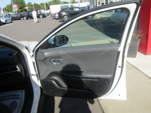 Used 2025 Kia K4 FWD image 10